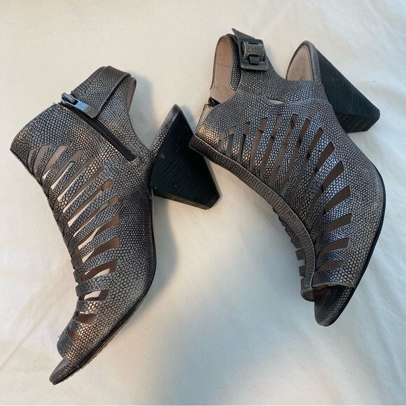 Vince Camuto Metallic Gold Strappy Zipper Peep Toe 3" Heels  Leather Size 9.5M - Picture 3 of 12